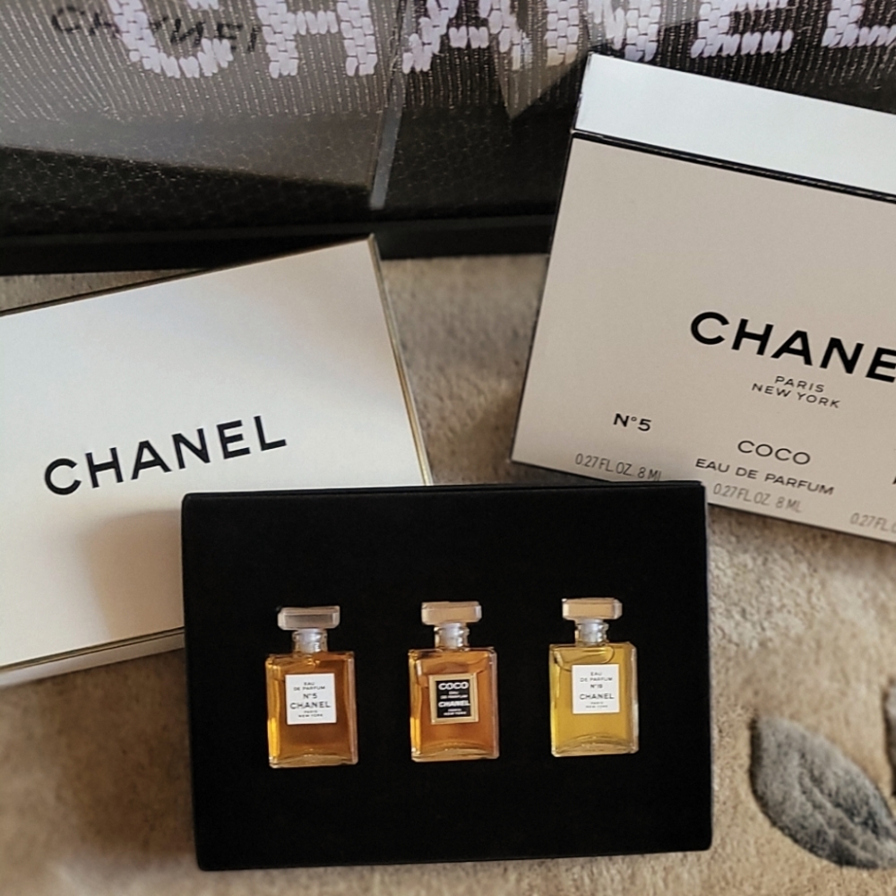 **HOLD 4 JOAN K** CHANEL No 19!! ❤